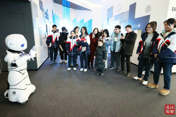 參觀科技智谷5G園、綿陽科技創(chuàng)新館、凱德非遺集市4.jpg