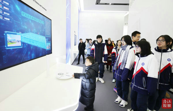 參觀科技智谷5G園、綿陽科技創(chuàng)新館、凱德非遺集市2.jpg